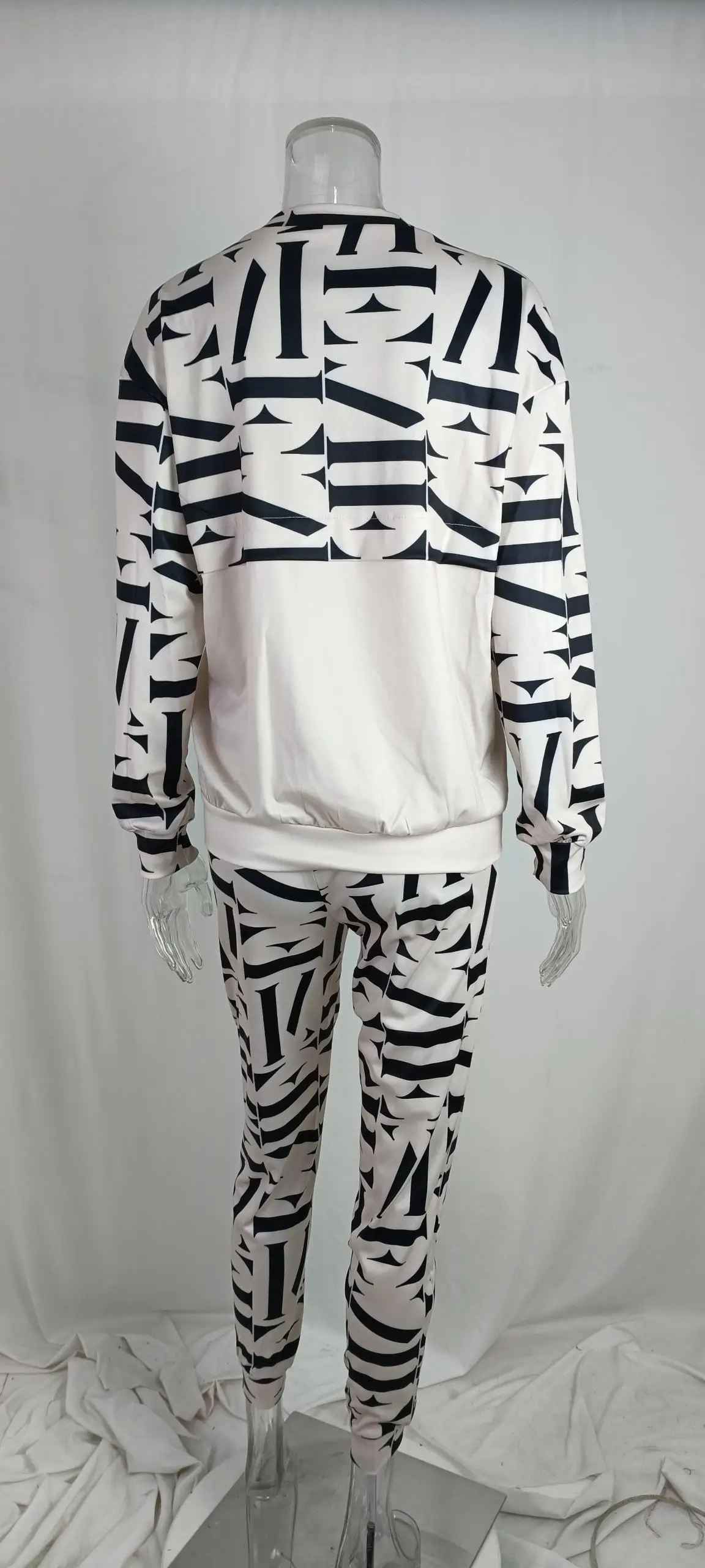 2025 Printed Long Sleeve Slim Fit Suit Black White — feature 9