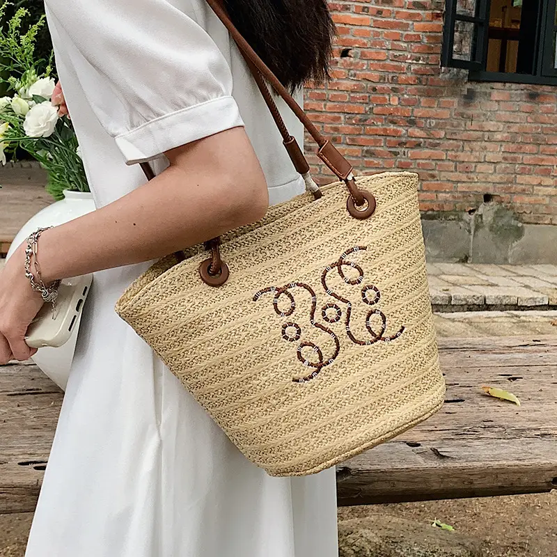 Women Straw Bag Large Capacity Textural Woven Summer Bucket Bag - Image 3