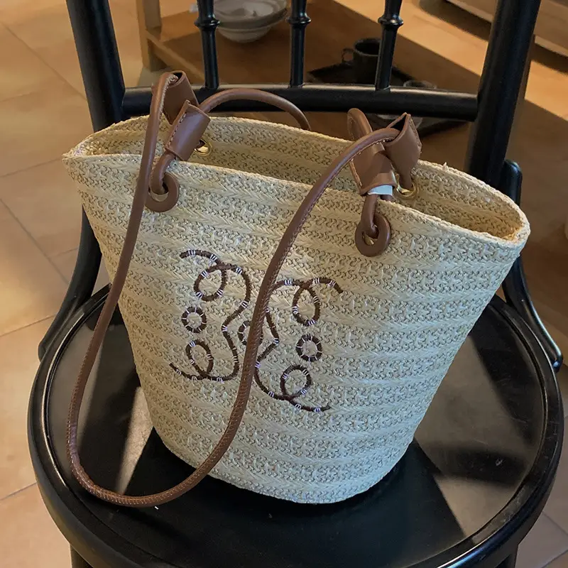 Women Straw Bag Large Capacity Textural Woven Summer Bucket Bag - Image 4