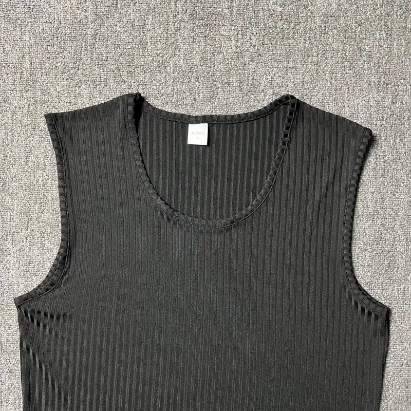 Men's White Vertical Stripe Muscle Vest I-Shape — feature 37