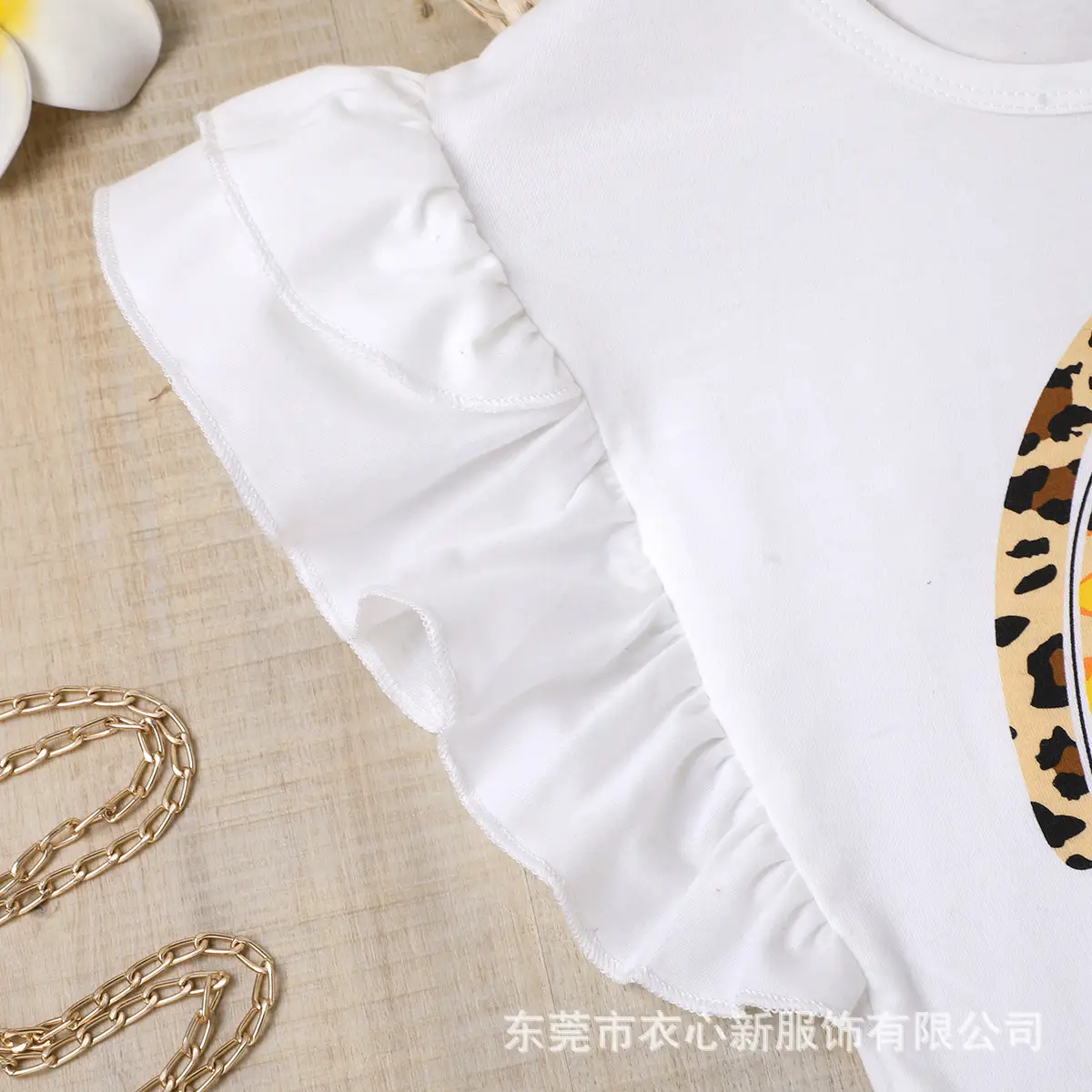 White Flying Sails T-Shirt with Heart Print + Brown Fringed Shorts Set — feature 4