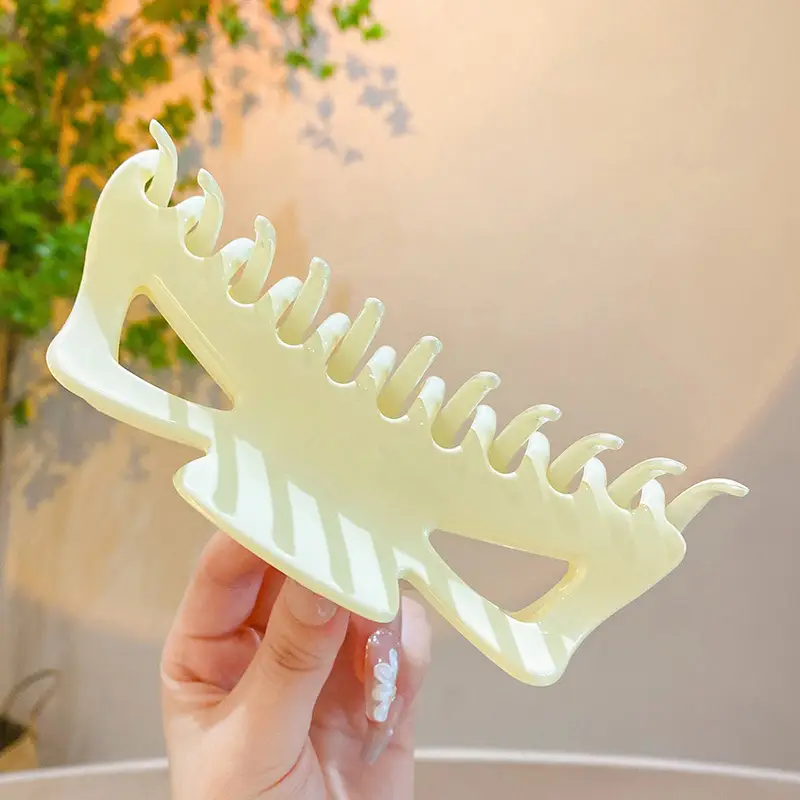 Oversized Shark Clip for Thick Hair Back Head Hairpin Grab - Image 4