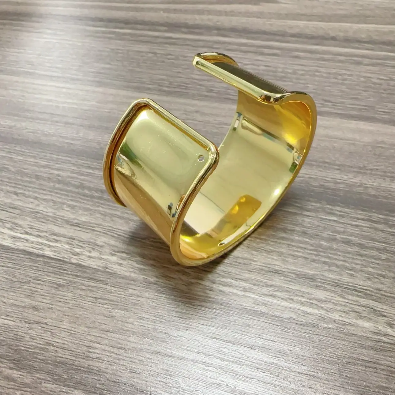 Adjustable Metal Exaggerated Glossy Bracelet for Women — feature 10