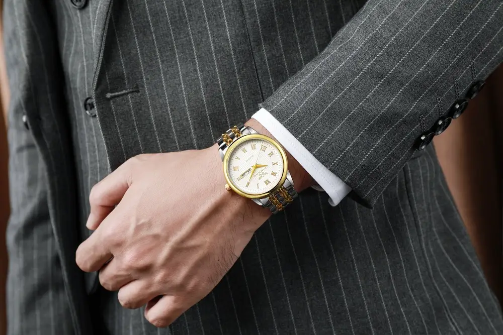 Men's Waterproof Roman Scale Quartz Watch Gold Silver Band — feature 3