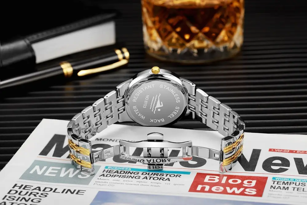 Men's Waterproof Roman Scale Quartz Watch Gold Silver Band — feature 9