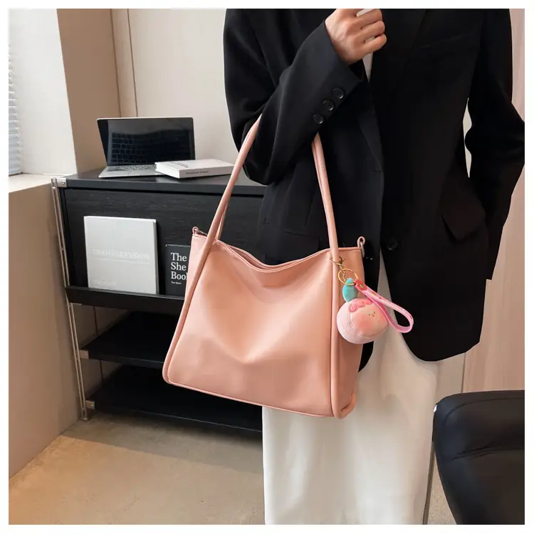 Black Large Capacity Women's Crossbody Tote Bag 2026 — feature 26