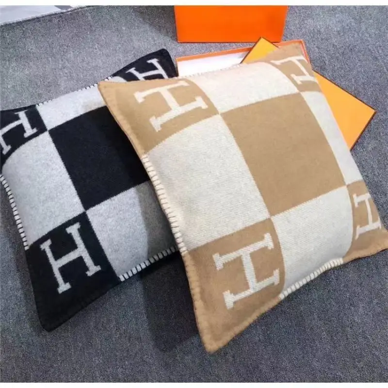 H-pattern Wool Pillowcase European American Style — feature 17