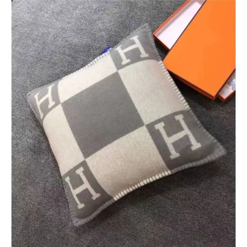 H-pattern Wool Pillowcase European American Style — feature 22