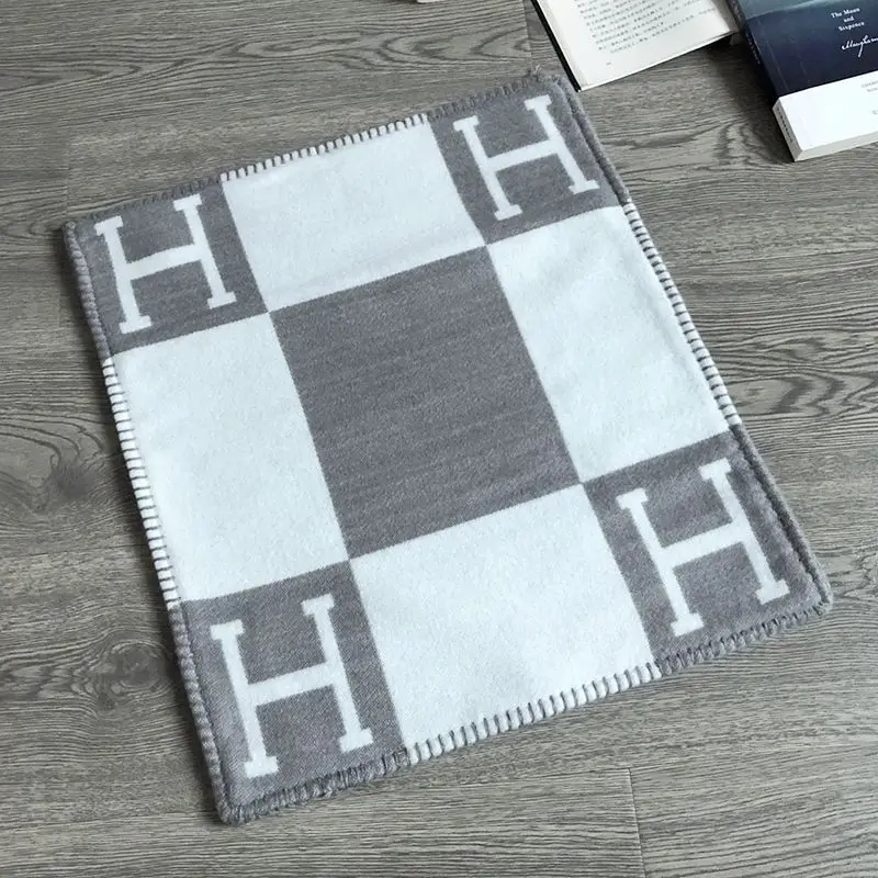 H-pattern Wool Pillowcase European American Style — feature 25