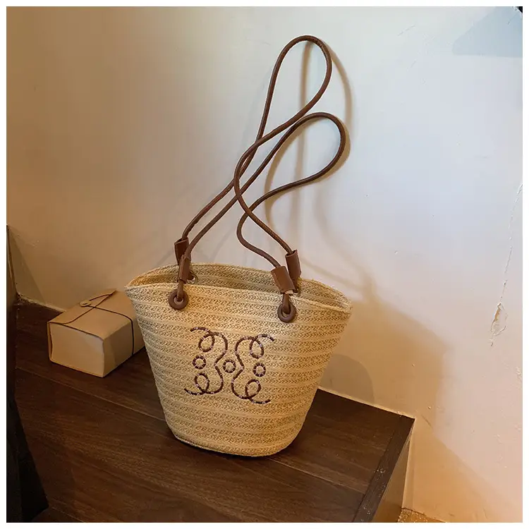 Women Straw Shoulder Bag with Butterfly Embroidery — feature 17