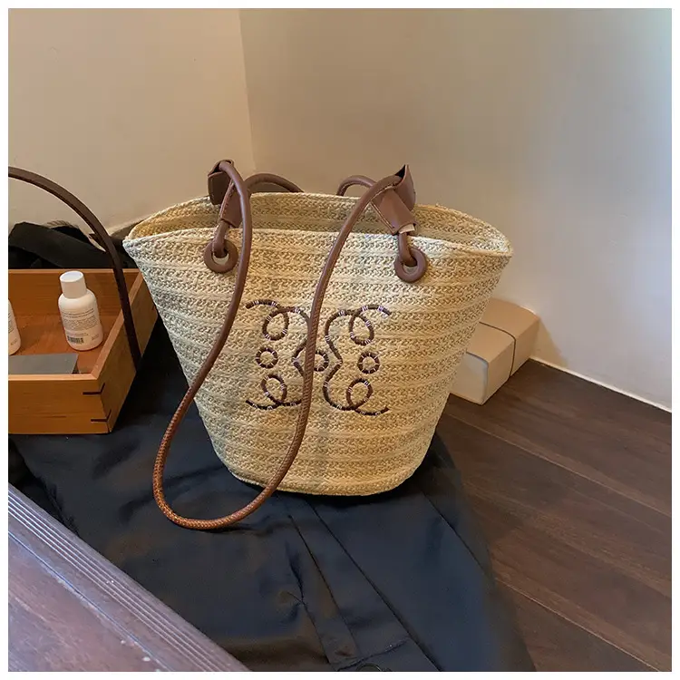 Women Straw Shoulder Bag with Butterfly Embroidery — feature 19