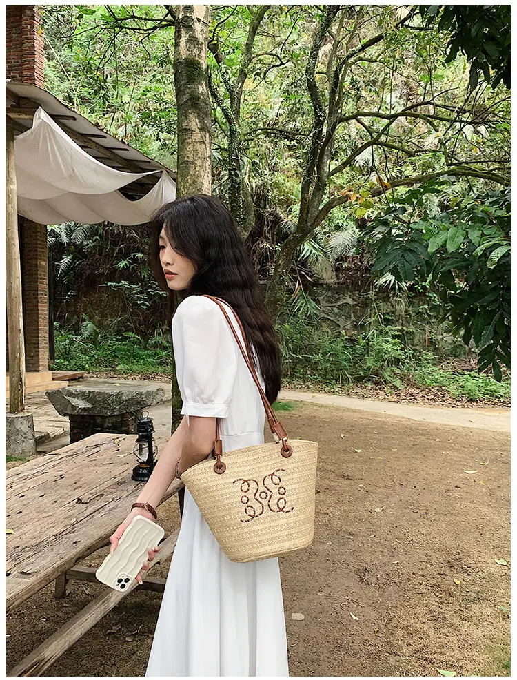 Women Straw Shoulder Bag with Butterfly Embroidery — feature 23
