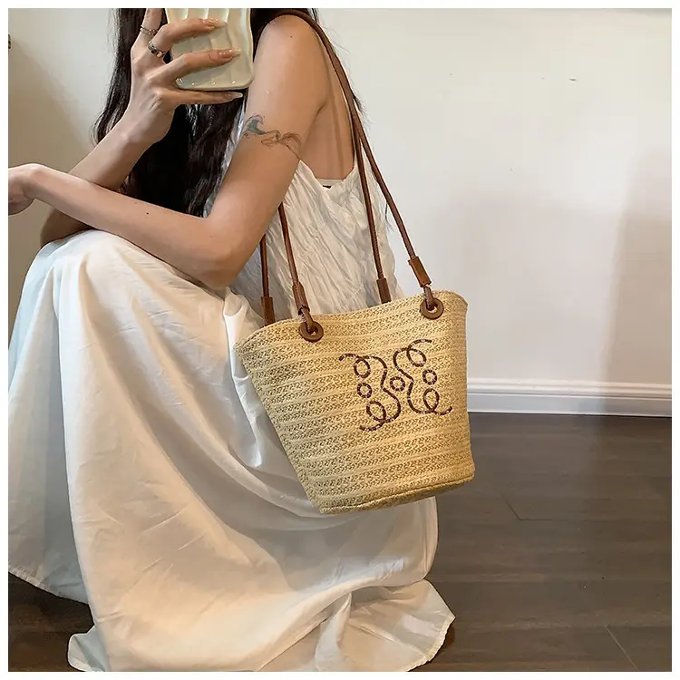 Women Straw Shoulder Bag with Butterfly Embroidery — feature 24