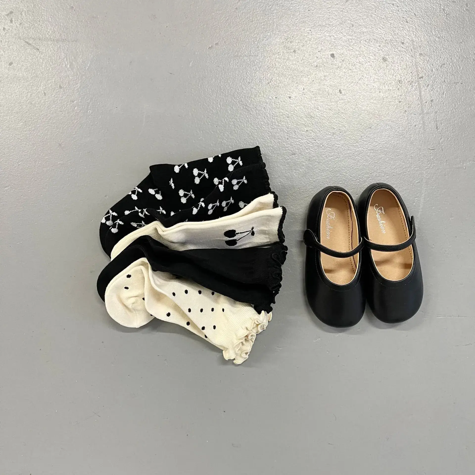 Kids Korean Wave Dot Cherry Lace Socks Black White