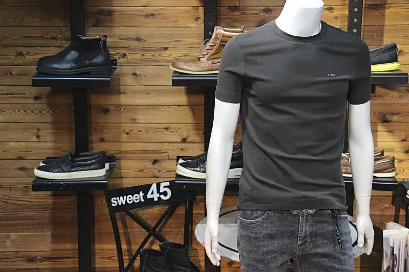 Men Black Slim Fit T-Shirt with Grey Jeans Set — feature 6