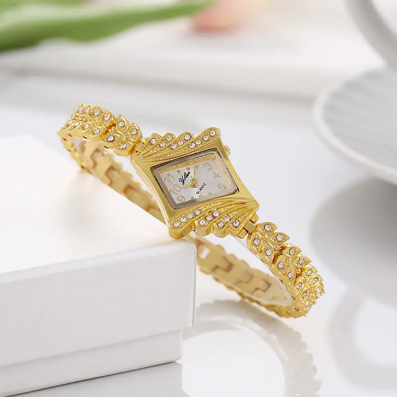Korean Style Rhinestone Women's Quartz Watch — feature 1