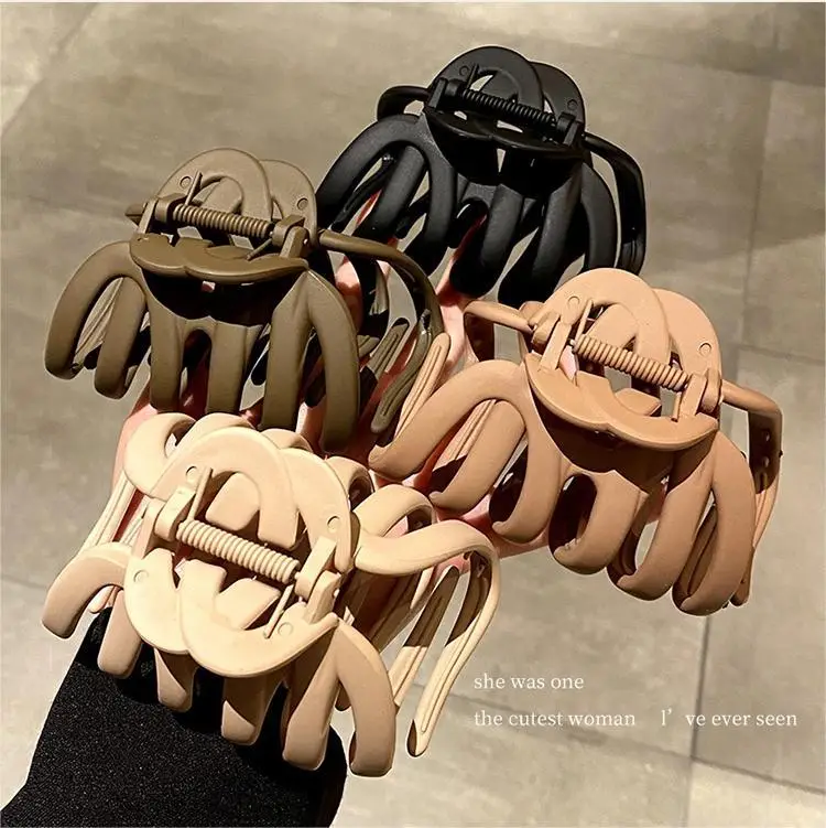 Black Large Elegant Hair Clip Women's Head Back Retro Elegant Shark Clip - Image 5