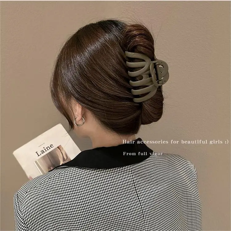 Black Large Elegant Hair Clip Women's Head Back Retro Elegant Shark Clip - Image 8