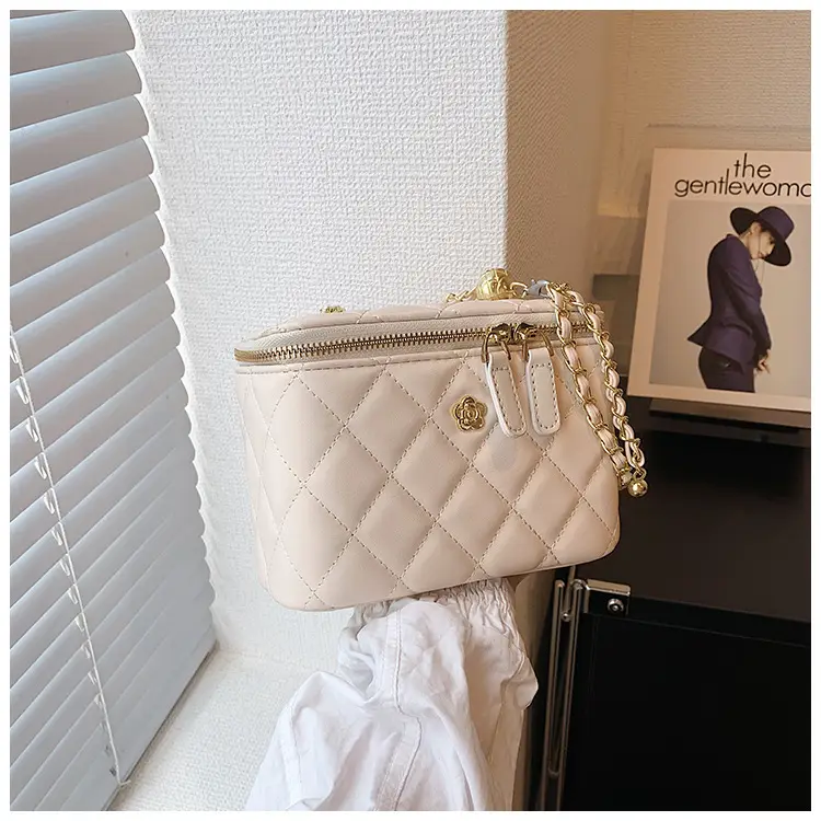 Yellow Diamond Chain Small Women's Bag — feature 19