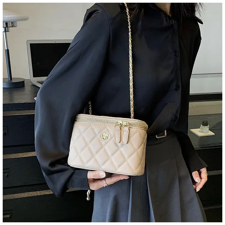 Yellow Diamond Chain Small Women's Bag — feature 38
