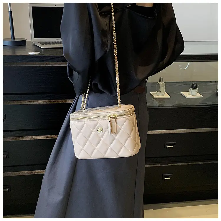 Yellow Diamond Chain Small Women's Bag — feature 39