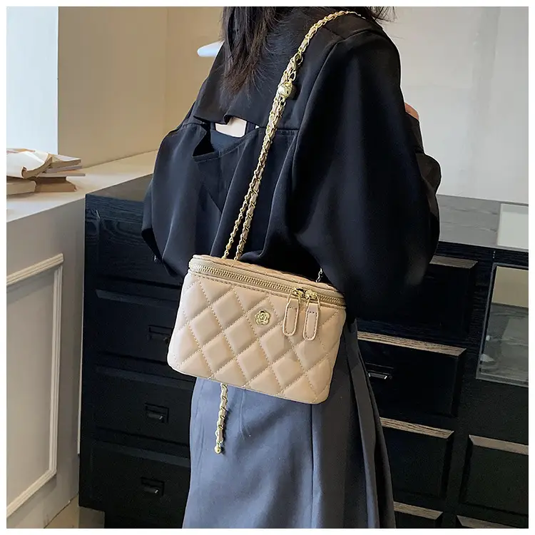 Yellow Diamond Chain Small Women's Bag — feature 40