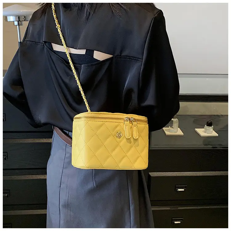 Yellow Diamond Chain Small Women's Bag — feature 46