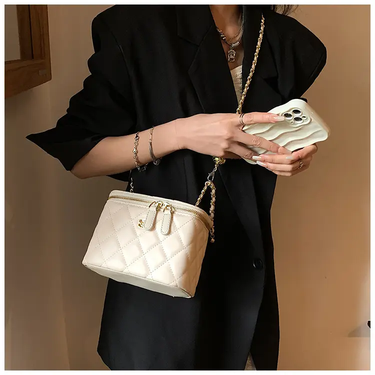 Yellow Diamond Chain Small Women's Bag — feature 47
