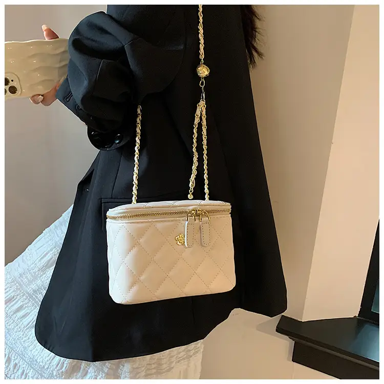 Yellow Diamond Chain Small Women's Bag — feature 48