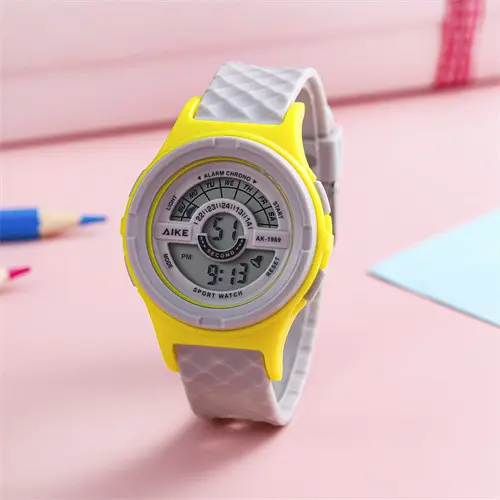 Men's Digital Watch with Leather Band & GPS — feature 18