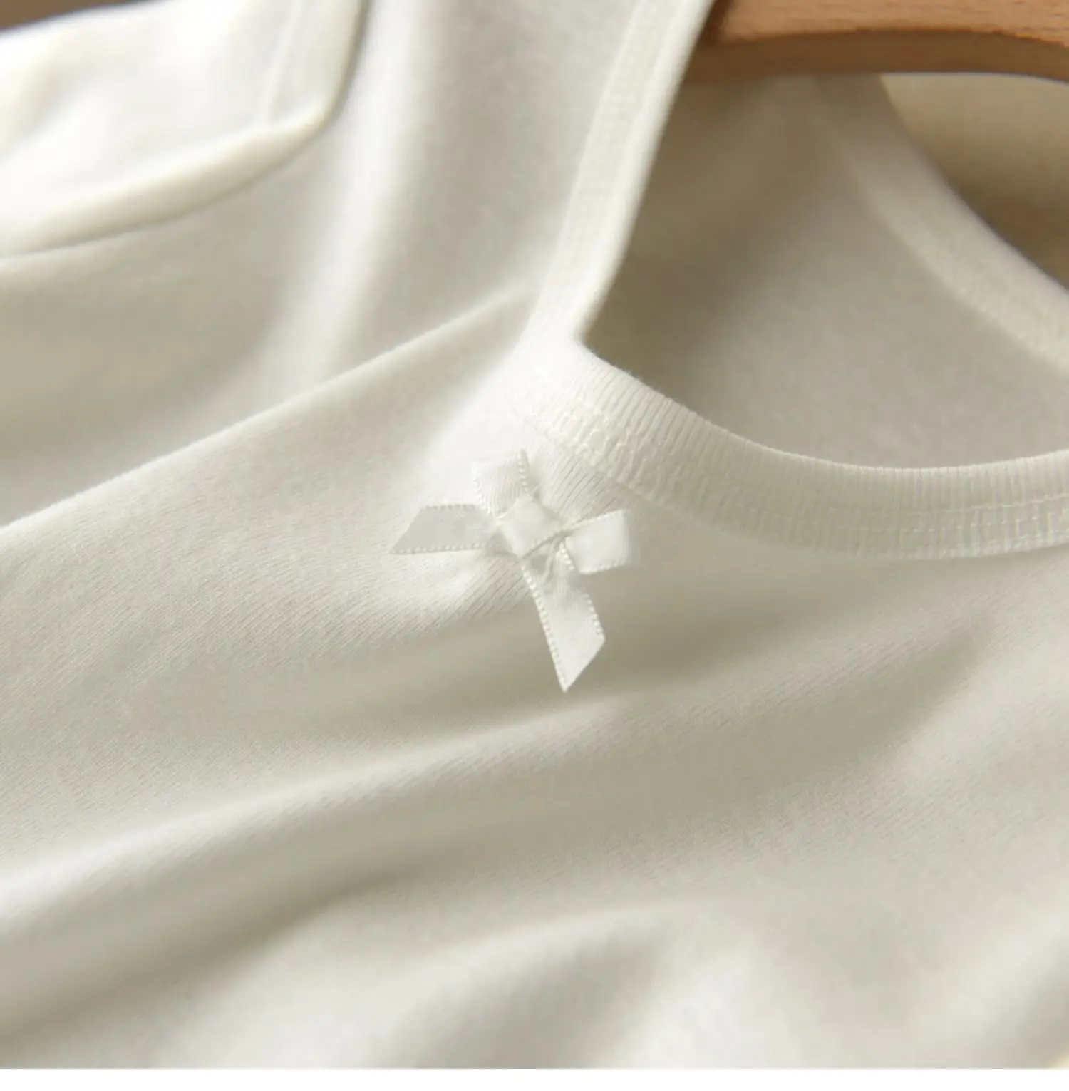 Lilac Cotton Round Neck Bow Short Sleeve Girl's T-Shirt — feature 44