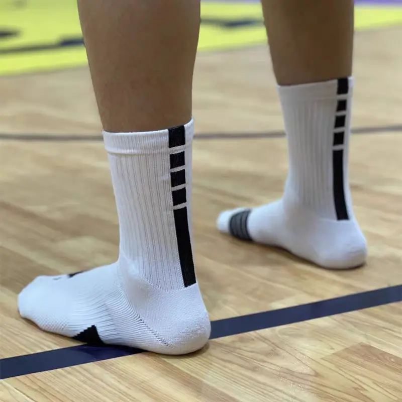 Men's White Striped Athletic Socks Mid Length — feature 2
