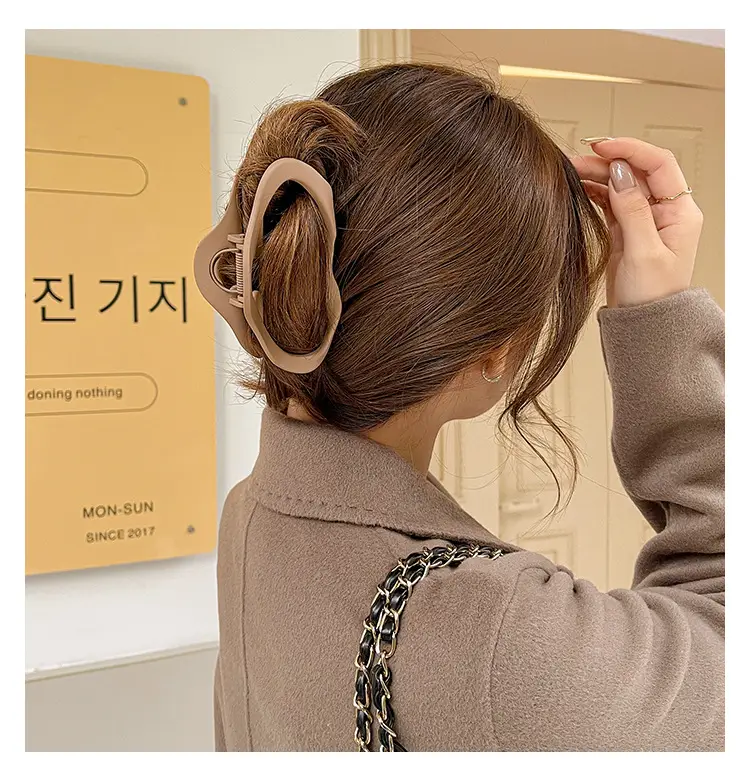 Matte Hair Clips Large Women Autumn Winter 2022 — feature 5