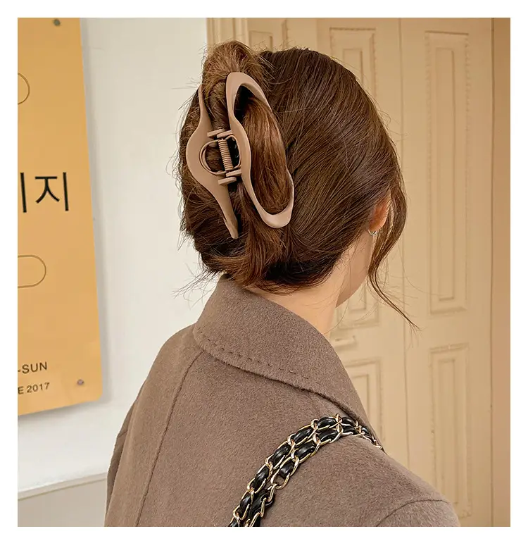 Matte Hair Clips Large Women Autumn Winter 2022 — feature 6