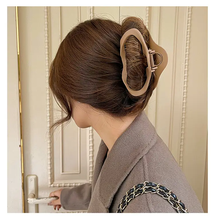 Matte Hair Clips Large Women Autumn Winter 2022 — feature 7