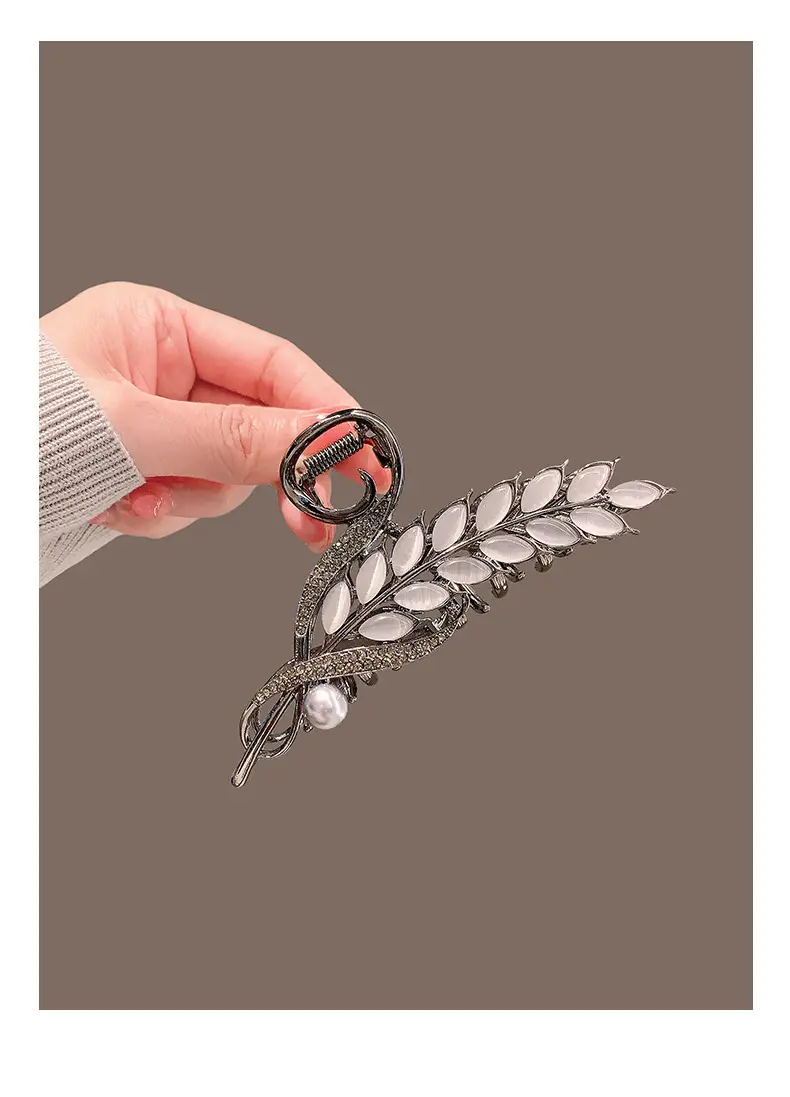 Antique Shark Ear Clip for Women — feature 7