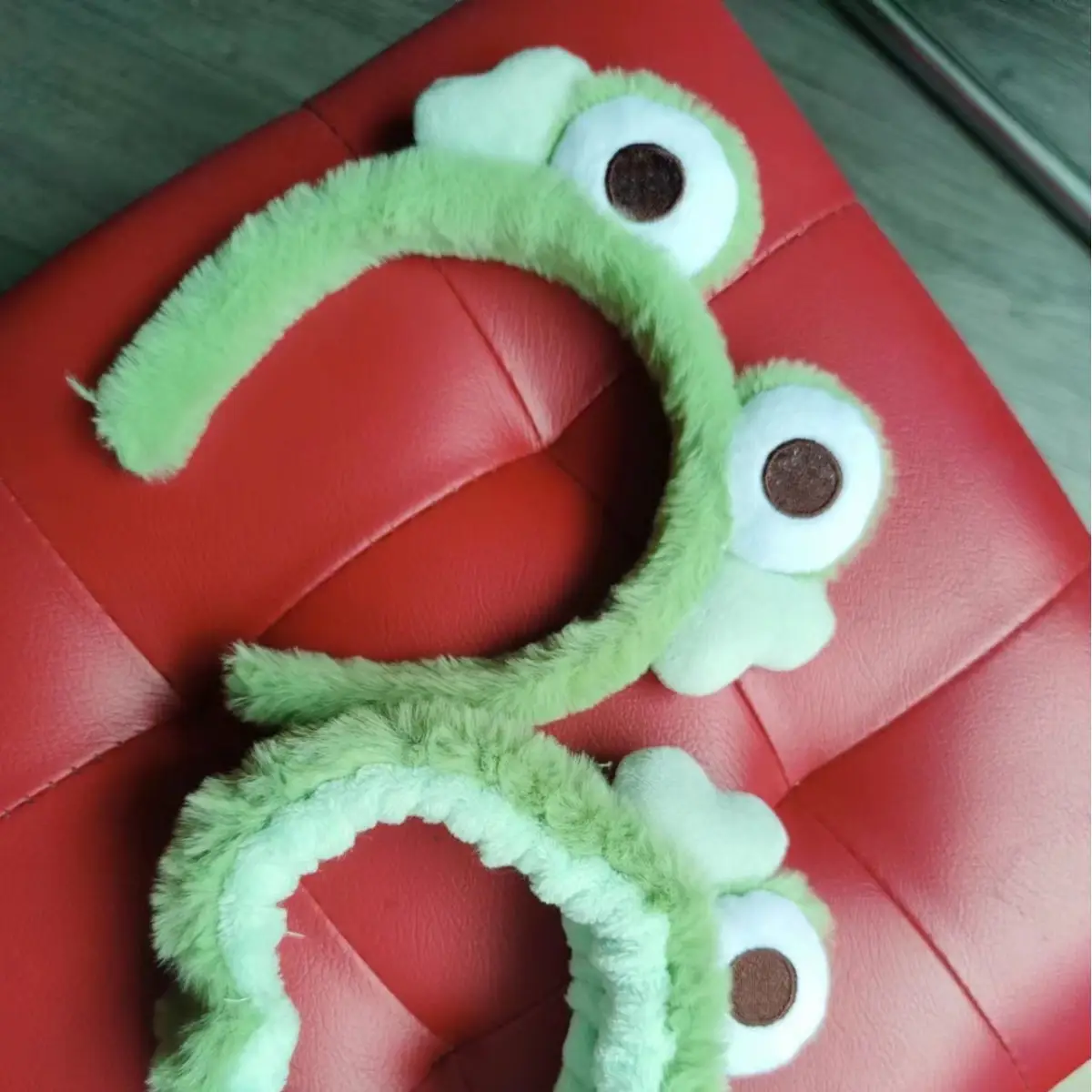 Cute Plush Frog Hair Band for Women - Image 6