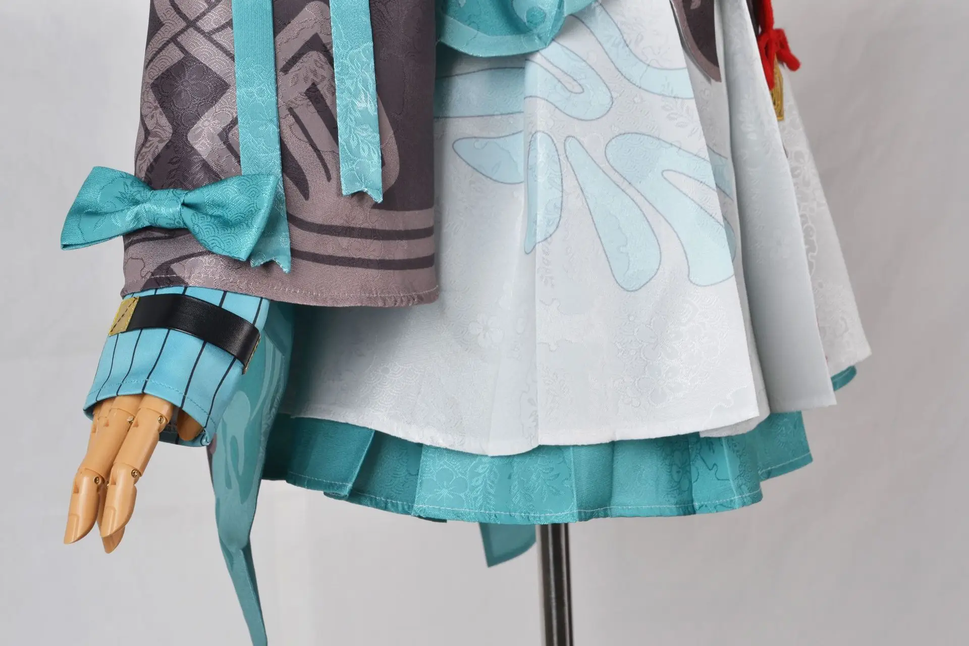 Beige Hairless Dome Railway Qingque Cosplay Clothing — feature 18