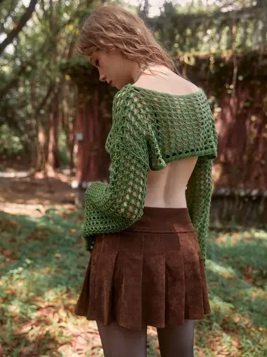 Green Hollow Crewneck Sunscreen Blouse for Women — feature 6