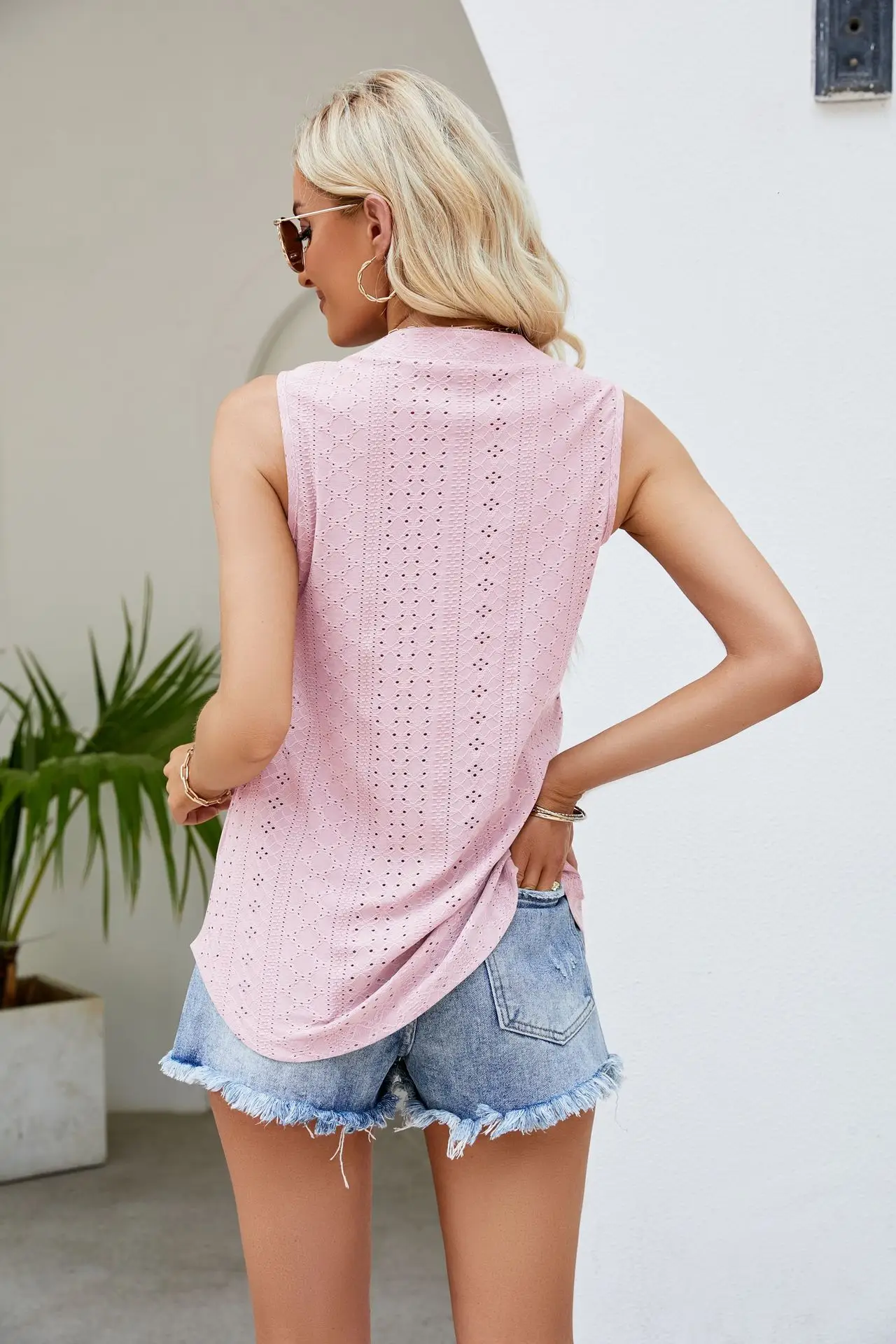 2024 V-Neck Sleeveless Pleated Vest Top — feature 11