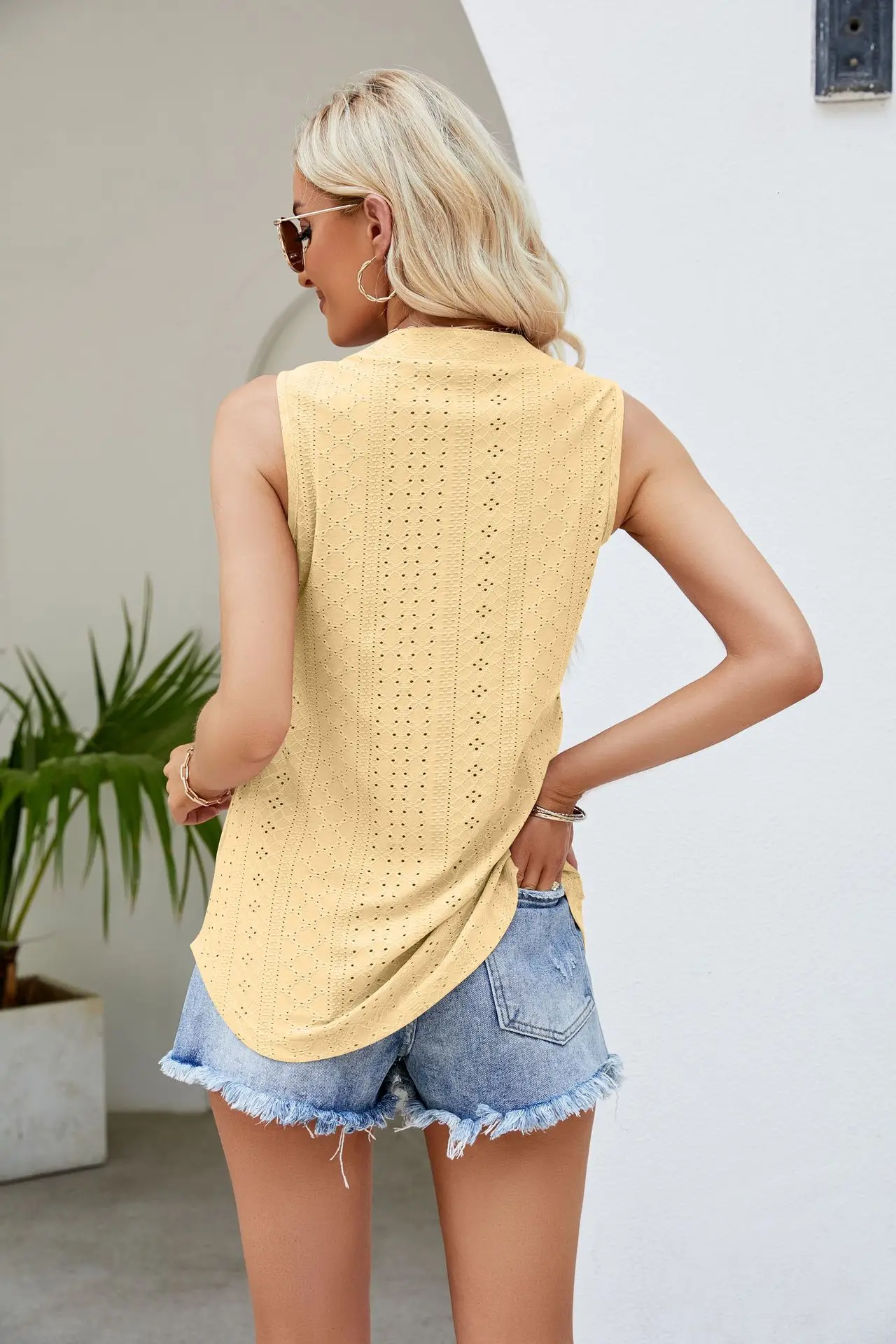 2024 V-Neck Sleeveless Pleated Vest Top — feature 21