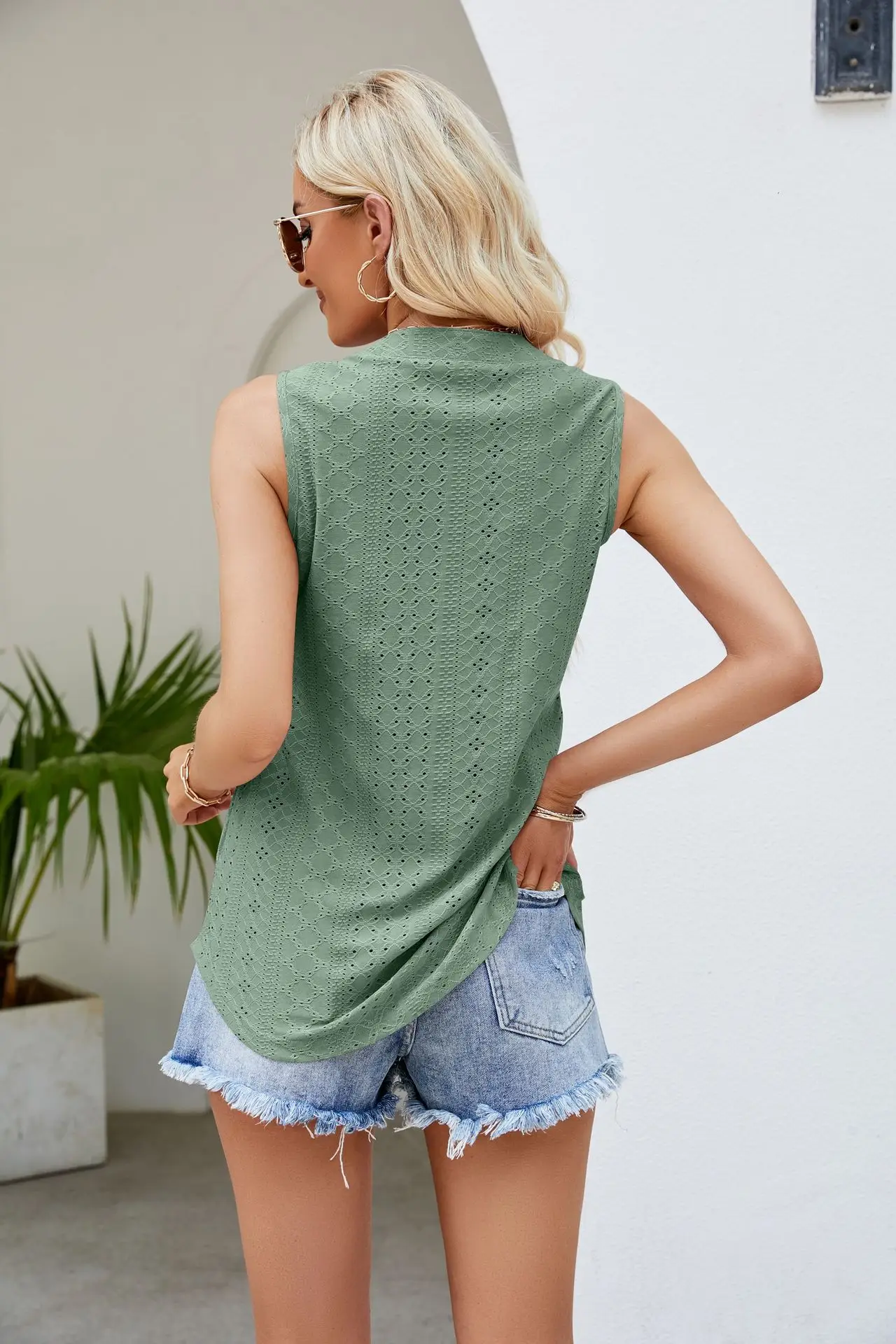 2024 V-Neck Sleeveless Pleated Vest Top — feature 26