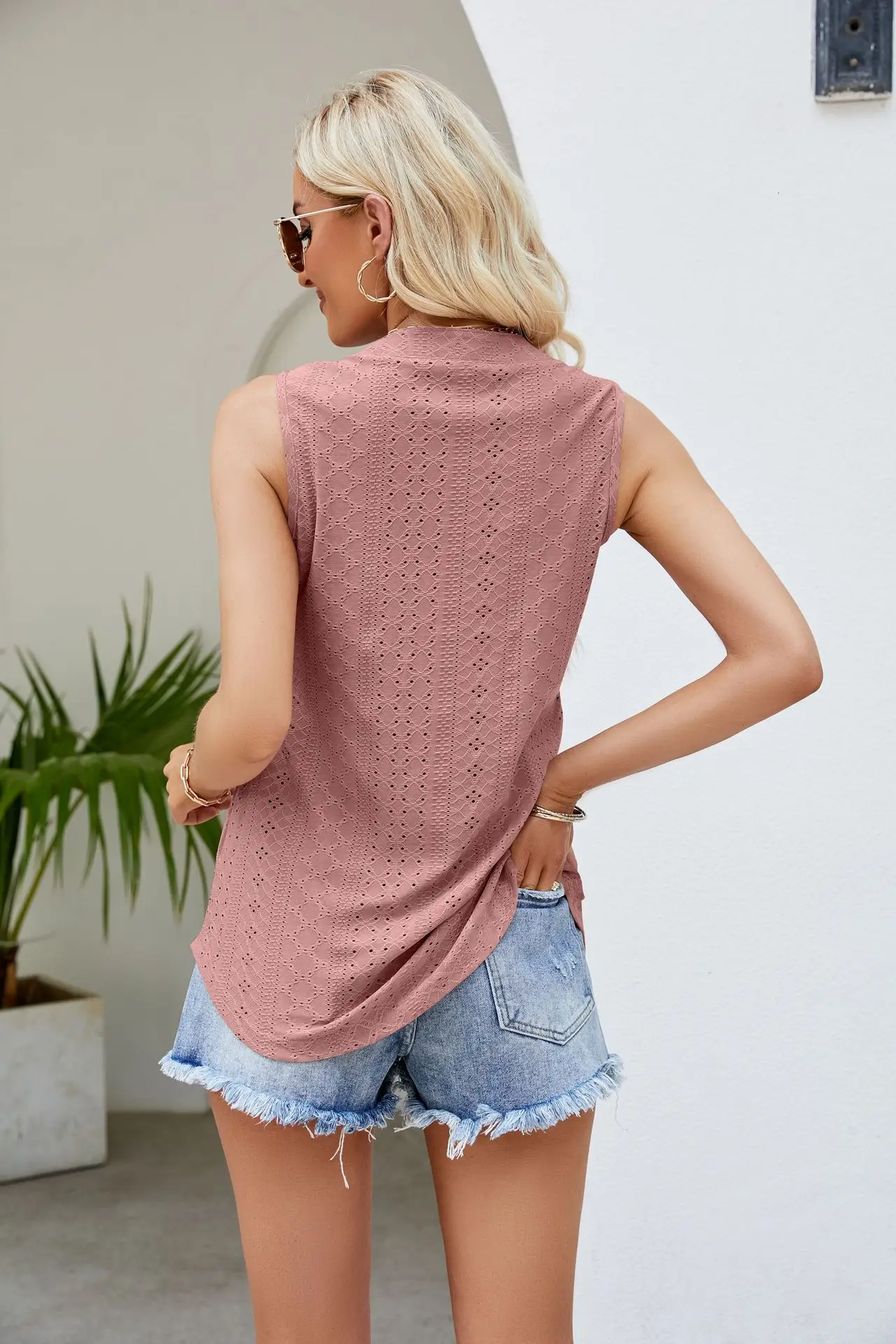 2024 V-Neck Sleeveless Pleated Vest Top — feature 31