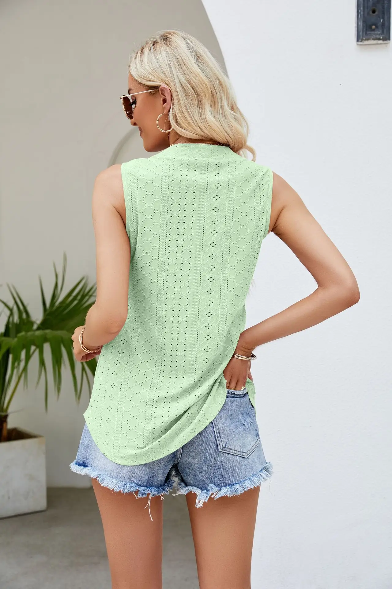 2024 V-Neck Sleeveless Pleated Vest Top — feature 36