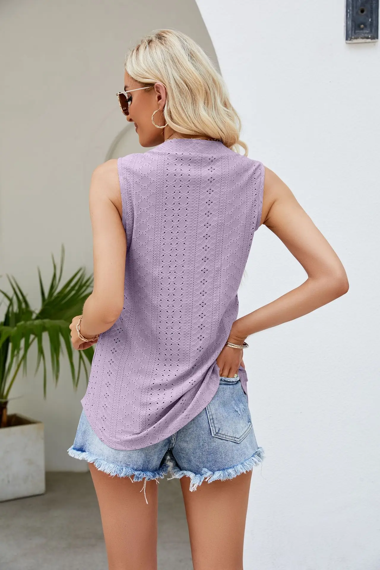 2024 V-Neck Sleeveless Pleated Vest Top — feature 41