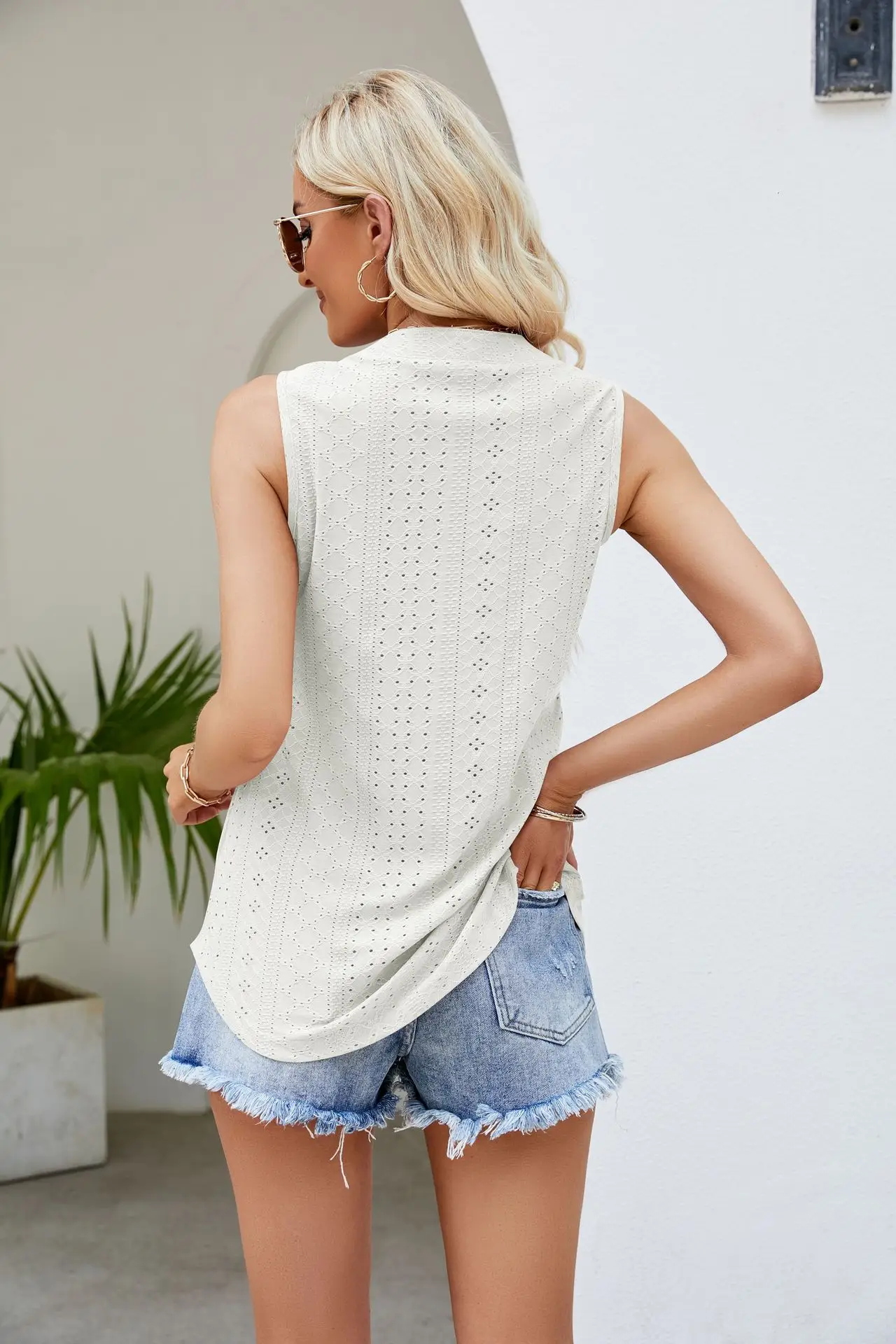 2024 V-Neck Sleeveless Pleated Vest Top — feature 6