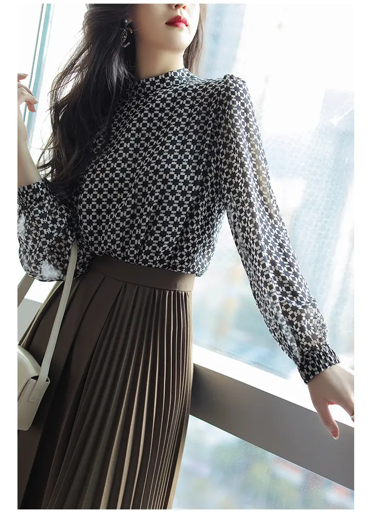 Slim Printed Silk Shirt with Double Heavy Neckline — feature 2