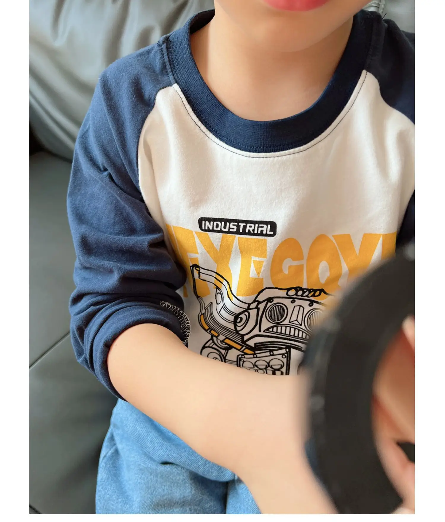 Children Raglan Long Sleeve T-Shirt White Black Large — feature 3