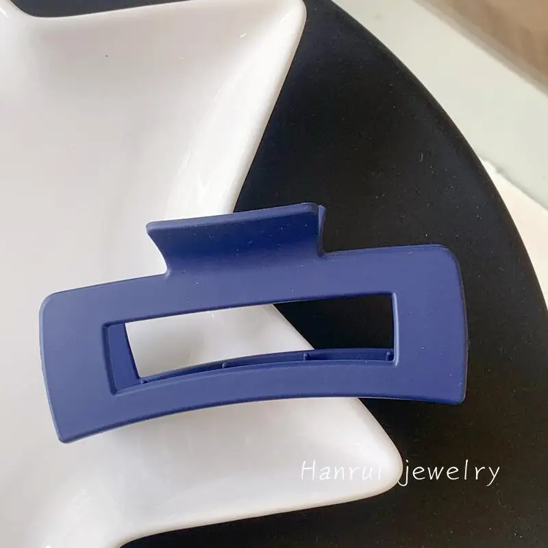 藏青色
