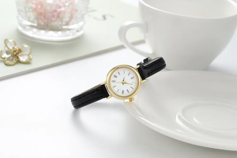 Elegant Women's Watch with Pink Leather Band — feature 3
